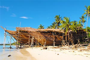 Phinis boat building in Bira